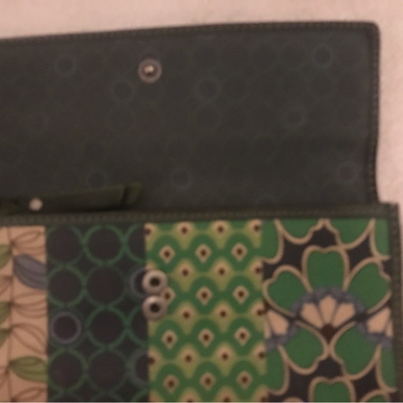 Fossil Green Print Wallet - Picture 5 of 10